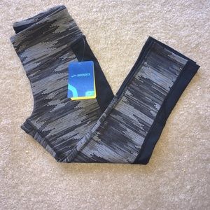 Brooks Greenlight Capri- NWT